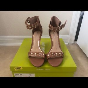 Gianni Bini Shawnell Sandy Nude size 7 1/2